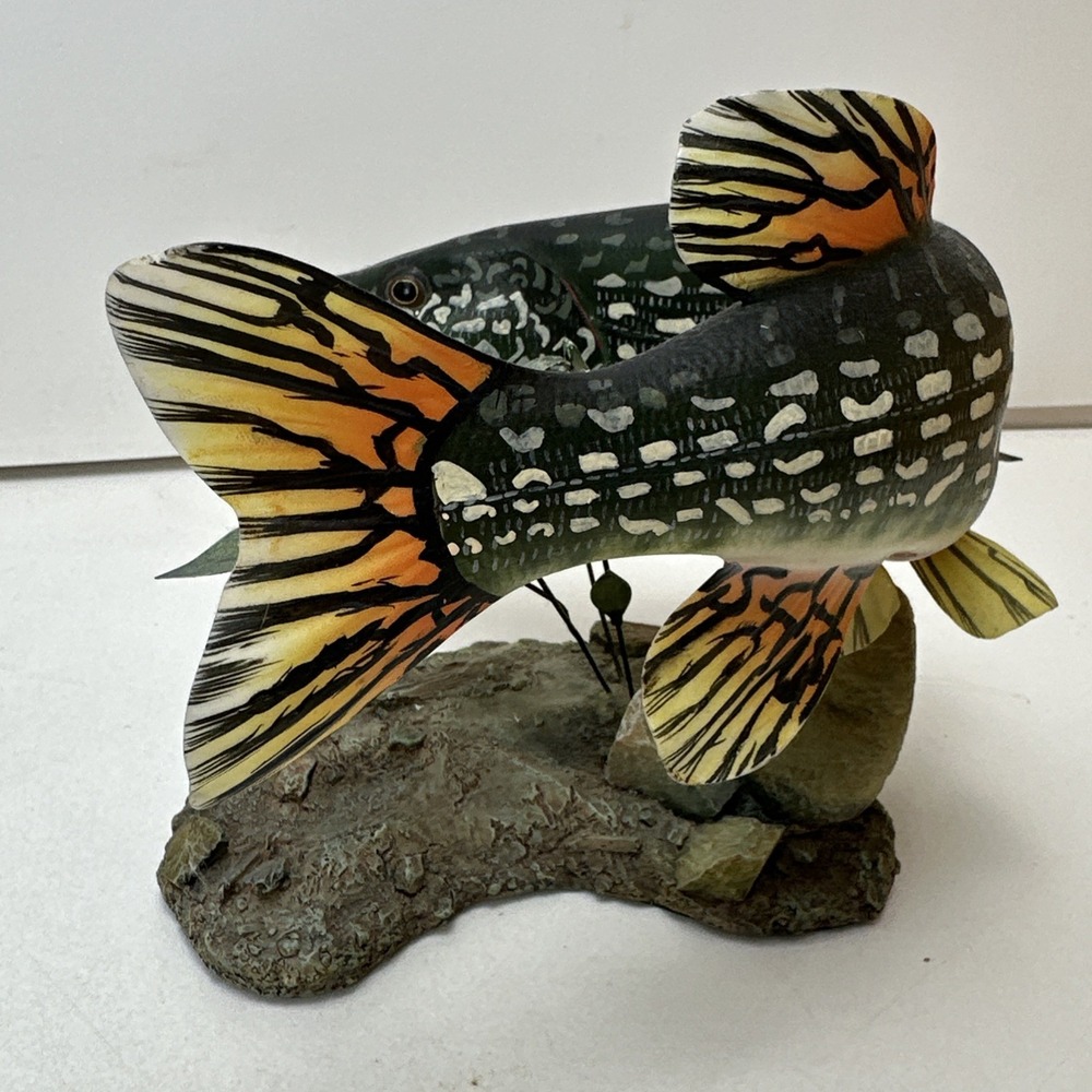 Danbury Mint George Kruth Great Northern Pike Fish Figurine Small Chip - Picture 8 of 16